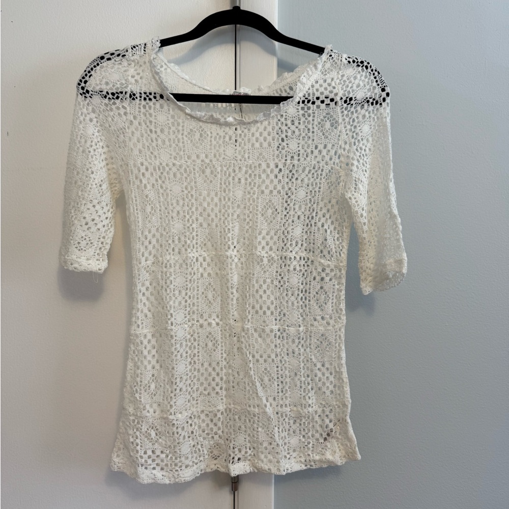 Free people. Women’s white mesh top. Size small